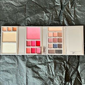 IT COSMETICS  Limited Edition IT GIRL Makeup Book